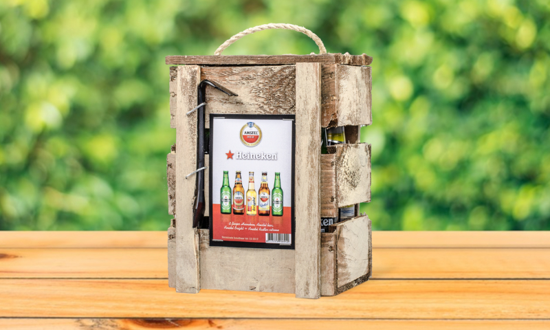 Kist krat met Amstel en Heineken bier, met breekijzer